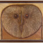 Obraz olejny przedstawiający głowę sowy. Utrzymany w kolorach ciepłego brązu.